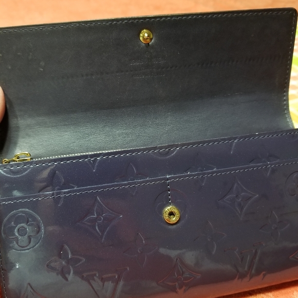 Authentic LV Vernis Sarah Long Wallet - Picture 10 of 17